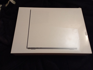 Macbook Air 13.6 2022 M2 UUS PAKENDIS (1 foto / 2)