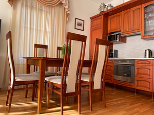 Продам раздвижной стол и 6 стульев (5 фото из 6)