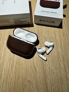 Airpods pro + leather case (1 foto / 3)