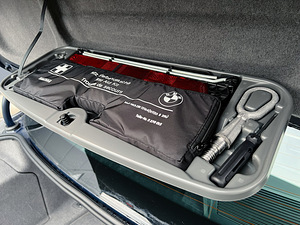 BMW 750 Exclusive 4.8 270kW (11 foto / 15)