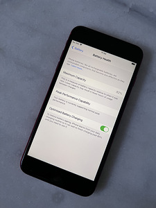 iPhone 8 Plus красный 64 ГБ (5 фото из 5)