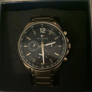 Часы Tommy hilfiger (2 фото из 3)