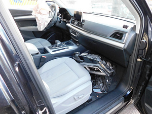 Audi Q5 2019 kahjustatud (9 foto / 11)