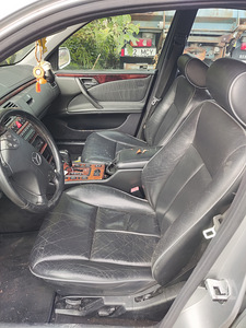 Mercedes-benz e 320 cdi (2 foto / 8)