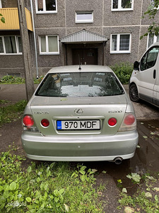 Лексус ис200 (2 фото из 3)