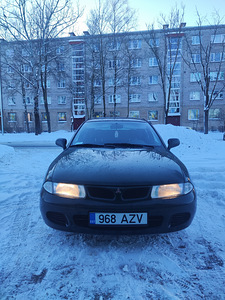 Mitsubishi Carisma (2 foto / 8)