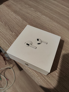 Apple AirPods 3 with MagSafe Charging Case (2 foto / 4)