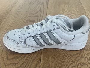 Adidas nahast tossud (4 foto / 5)