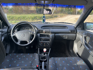 Opel Astra F (8 foto / 10)