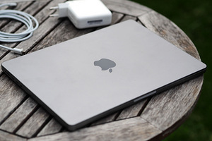 Apple MacBook M1 Pro 14" (2021) 512GB, 16GB (2 foto / 6)