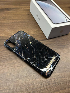 iPhone XR — 128 ГБ (6 фото из 7)