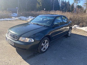 Audi a4 (1 фото из 7)
