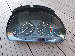 BMW E39 VDO spidomeeter/kellaplokk (1 foto / 3)