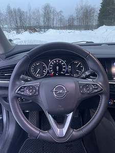 Opel Insignia Grand Sport (12 foto / 15)