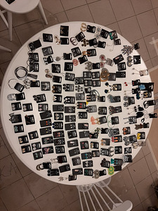 Naiste ehted (kõrvarõngad, kaelakeed ja käevõrud) (1 foto / 10)