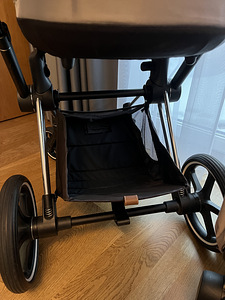 Müüakse Cybex Priam v4 Soho Grey värvi Chrome Brown raamiga (3 foto / 5)