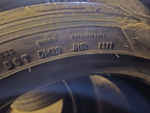 275/40R18 Goodyear suverehvid (3 foto / 4)