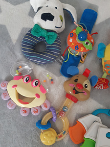 Детские игрушки (2 фото из 4)