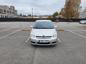 Toyota Corolla Verso 2.2 100kW manuaal (10 foto / 14)