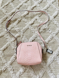 Новая сумка Guess (1 фото из 2)