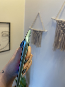 iPhone 11 uue ekraaniga (3 foto / 6)