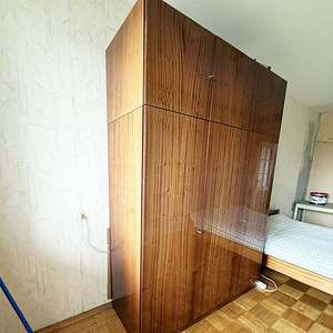 Kolme poolega kõrgendusega riidekapp (1 foto / 7)