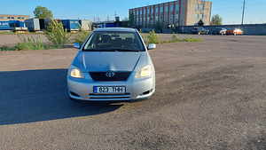 Toyota Corolla (9 фото из 12)