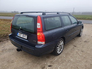 Volvo V70 (3 фото из 10)