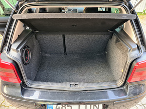 VW Golf (9 foto / 9)