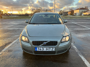 Volvo S40 2.0 100kW (1 foto / 8)