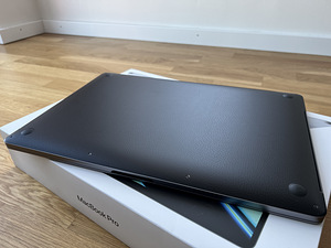 2019 Macbook Pro 16" (4 фото из 10)