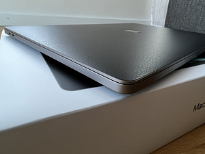 2019 Macbook Pro 16" (10 фото из 10)