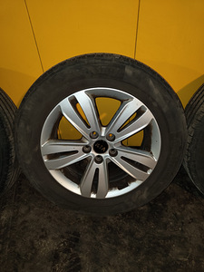 Летние шины и оригинальные литые диски Kia Sportage (2 фото из 10)