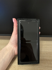 Samsung galaxy Z flip5 (1 foto / 5)
