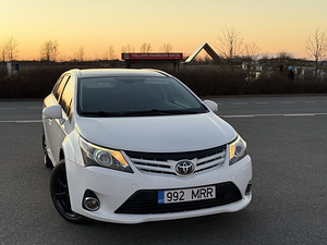 Toyota Avensis 2012 (1 foto / 11)
