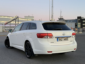 Toyota Avensis 2012 (4 foto / 11)