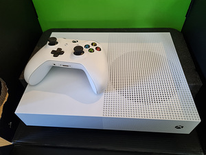 Xbox One S 1TB (1 фото из 3)