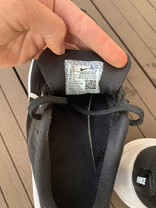 Кроссовки NIKE (3 фото из 3)