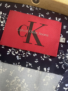 Оригинальное платье Calvin Klein (3 фото из 3)