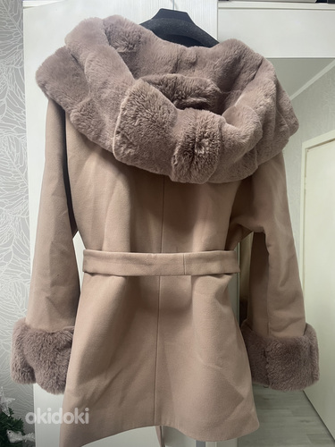 Розовое пальто с мехом (фото #2)