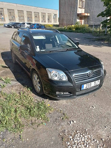 Toyota Avensis (2 foto / 2)