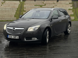 Opel Insignia 4x4 SPORTS TOURER SW 2.0 118kW (1 foto / 15)