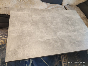 Lahtikäiv elutoa laud (3 foto / 6)