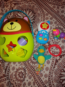Разные детские игрушки (2 фото из 2)
