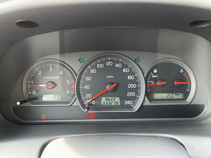 Volvo v40 1.9 tdi 85кВт. мануал (10 фото из 15)