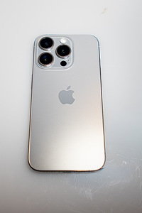 iPhone 15 pro 128gb (7 foto / 8)