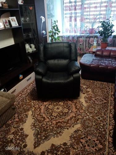 Продам кожаное раскладное кресло (фото #2)