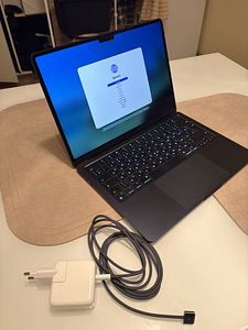 Apple MacBook Air 13 M2 (2022) 256GB (1 foto / 3)