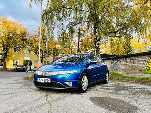 Honda Civic 5D 2007 (2 foto / 13)