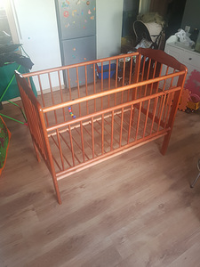 Детская кроватка (3 фото из 5)